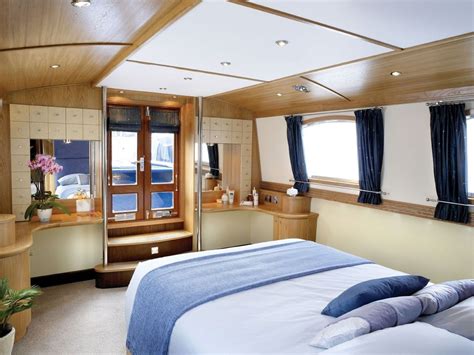 Pin on Widebeam Canal Boat | Boat house interior, Floating house ...