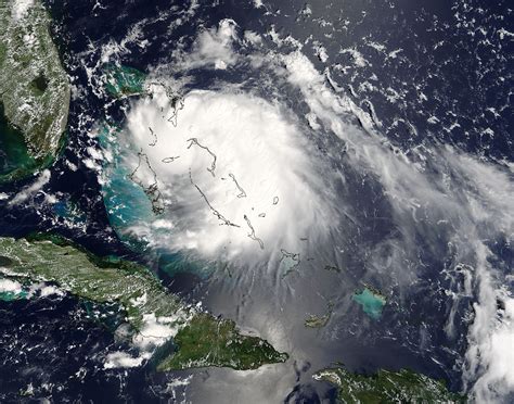 Katrina: Tracking the Course of a Killer Storm from Space - Photo 4 ...