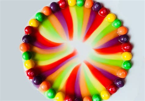 Melting skittles experiment - Rainbow craft