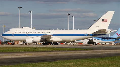 USA's 'doomsday plane' built to withstand NUCLEAR war takes flight in ...