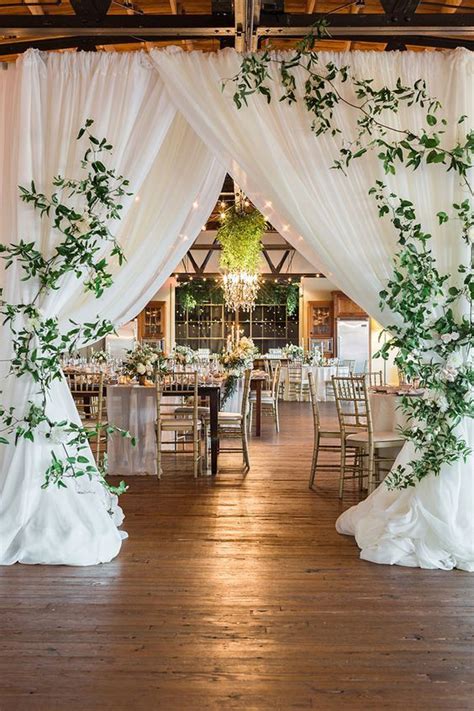 Earthy and Organic Wedding Style with Modern Greenery | Barn wedding ...