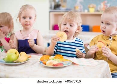 Funny Children Group Eating Fruits Kindergarten Stock Photo 740673910 ...