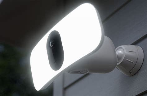 Arlo has the first completely true wireless floodlight camera