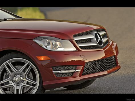 Mercedes-Benz C-Class Coupe (2012) - Close-up | Caricos