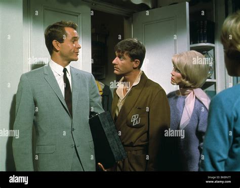 THAT DARN CAT (1965) DEAN JONES, RODDY MCDOWALL, DOROTHY PROVINE CREDIT DISNEY TDCT 008 Stock ...