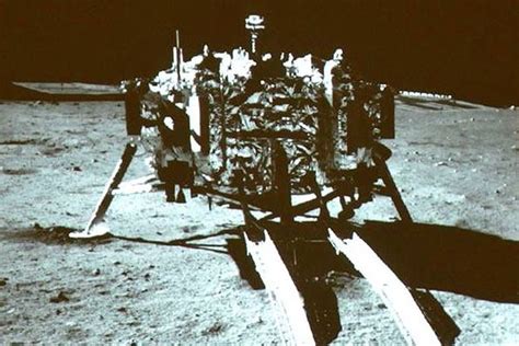 China's moon rover takes its first photo - The Verge