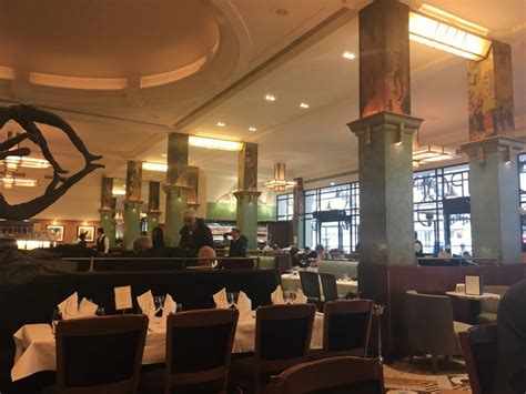 La Coupole, a Montparnasse Brasserie Haunted With Artistic History