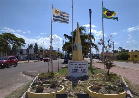 Border between Brazil and Uruguay, splitting the Town of Chui/Chuy in two along the main avenue ...