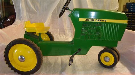 John Deere 30 Pedal Tractor | M216 | Davenport 2014