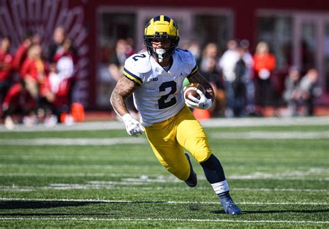 Blake Corum Injury: Michigan Running Back Exits After Hit to Knee