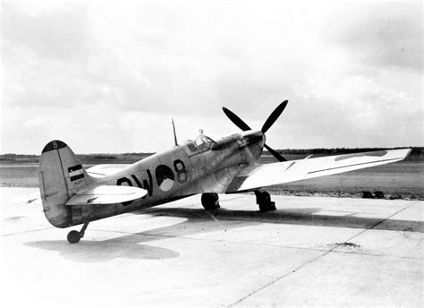 Spitfire pilots and aircraft database - Spitfire MJ271