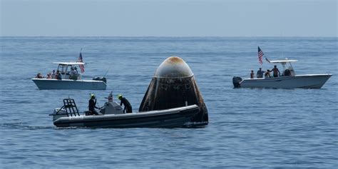 SpaceX Dragon Capsule Splashdown