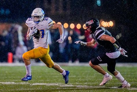 Mukwonago advances to WIAA football playoffs with win over Muskego