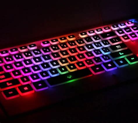 机上の夜景？光るキーボード「Illuminated Gaming Keyboard」 | 海外・国内のおしゃれなモノ・アイデアを集めるサイト「Q ration（キューレーション）