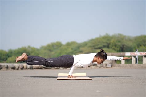 One hand peacock pose (Aka Hasta Mayurasana) - PixaHive