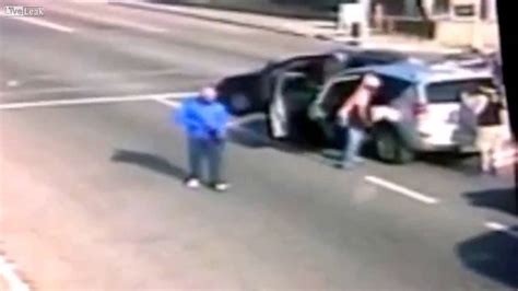 Carjacking in Johannesburg CBD - YouTube