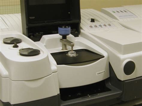 FTIR-ATR spectrometer - NanoQAM