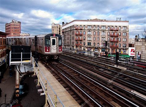 NYC Subway train riding through the Bronx – Stock Editorial Photo © phakimata #8228318