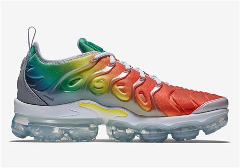 Nike Vapormax Plus Rainbow First Look | SneakerNews.com