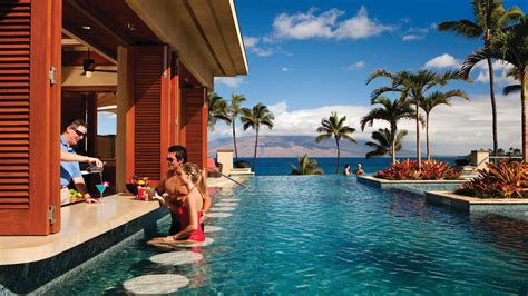 The Top Hawaiian Valentine’s Day Getaways | Condé Nast Traveler