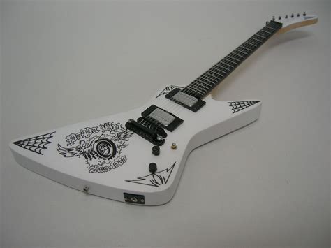 James Hetfield's "Papa Het" guitar | Guitar, James hetfield, Thrash metal