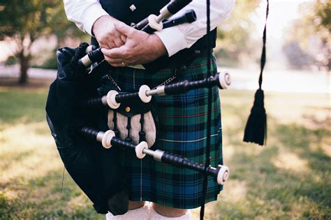 The Highland Dress and the Bagpipes - Then and Now