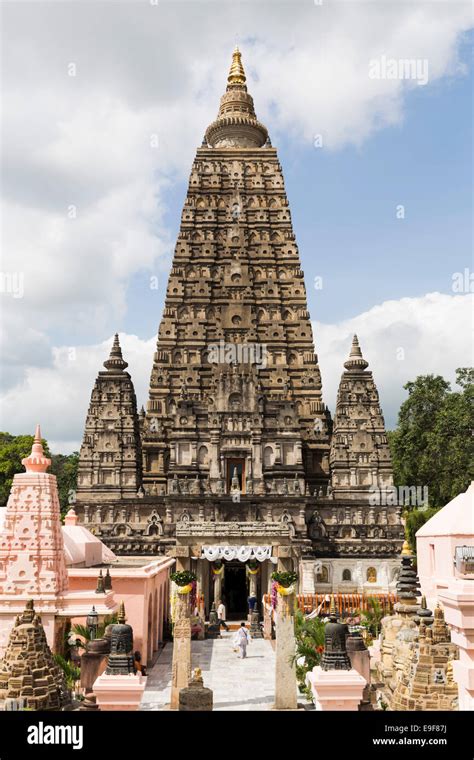 Mahabodhi Temple, Bodhgaya, Bihar, India Stock Photo - Alamy