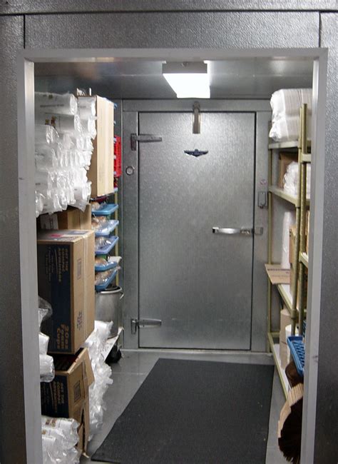 Inside Walk-in Cooler Freezer Combo | Unit manufactured by U… | Flickr