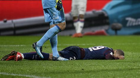 VIDEO: Kylian Mbappe avoids serious injury after painful goalkeeper ...