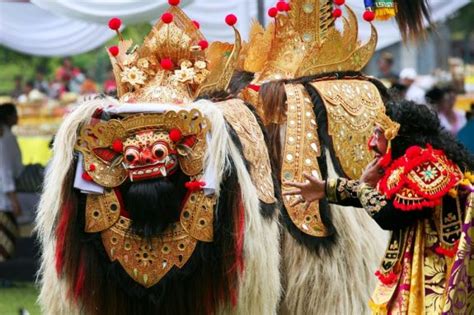 Pengertian Seni Tradisional Ciri Jenis Cabang Dan Fungsinya - Riset