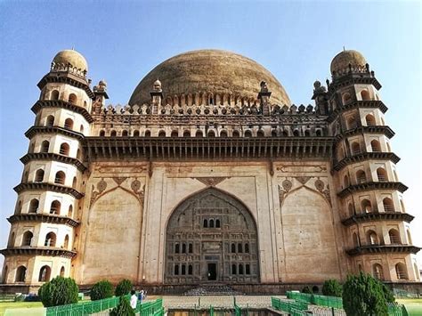 Gol Gumbaz, It's History, Architecture, Facts, Timings