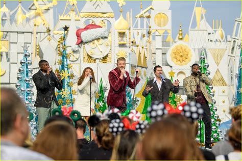 Disney Christmas Parade 2021 - Full Performers List Revealed!: Photo ...