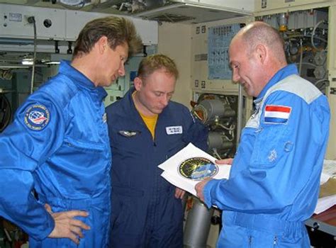 ESA - The crew discuss their mission patch