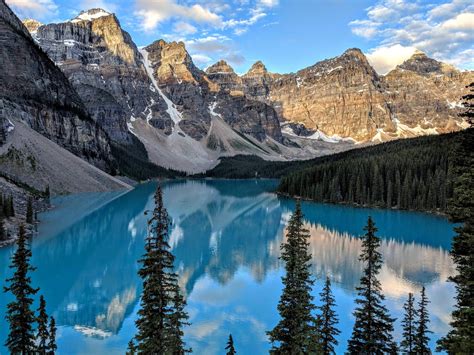 Woke up bright and early to catch sunrise at Moraine Lake [OC] [4032x3024] : r/EarthPorn