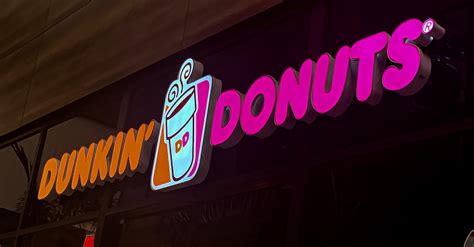 Foto De Dunkin 'Donuts Neon Signage · Fotos de stock gratuitas