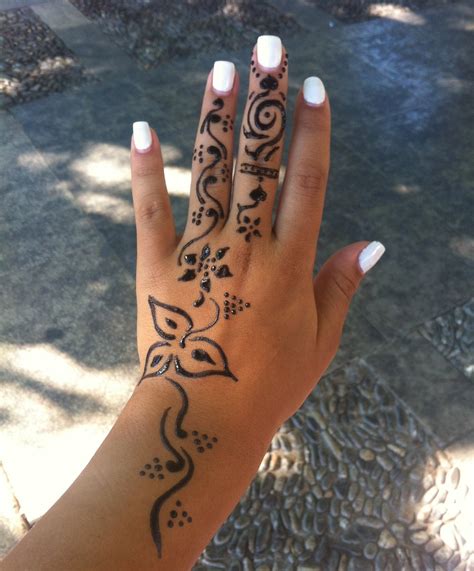 Tasmim Blog: Heart Mehndi Tattoo Designs For Hands Simple