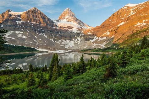 Top 12 Best Hikes in North America • The Adventure Junkies Backpacking Canada, Backpacking ...