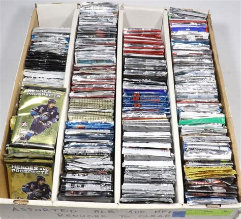 3200 COUNT BOX OF SEALED SPORTS TRADING CARDS