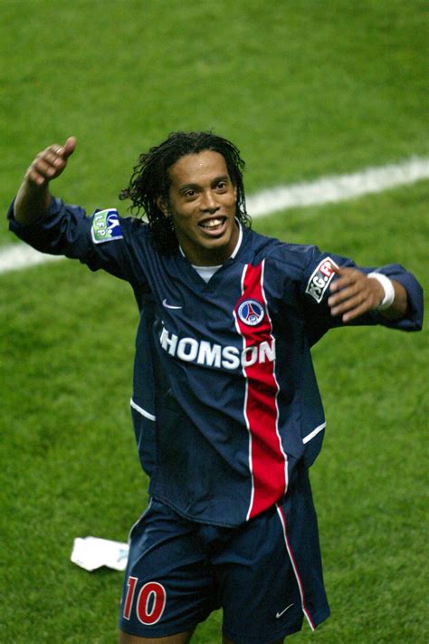 Quand Ronaldinho régalait le PSG : Top 5 de ses plus belles actions