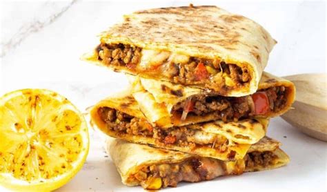 Easy Mexican Beef Quesadilla Recipe | Food Voyageur