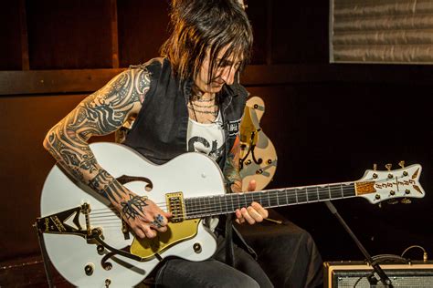 Guns N’ Roses Guitarist Richard Fortus Has Long History with Gretsch ...