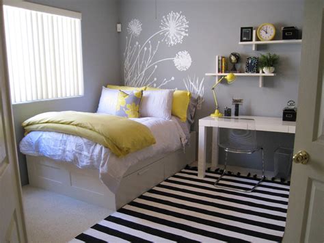 10 Lovely Decorating Ideas For Small Bedrooms 2024