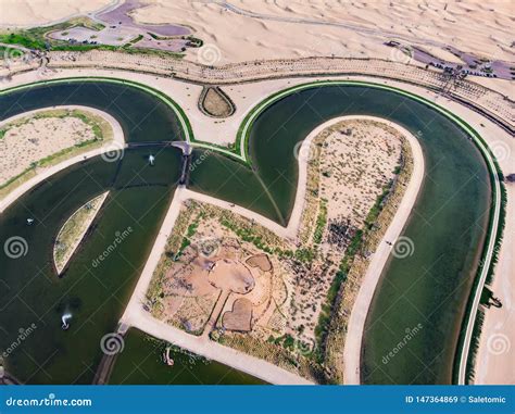 Heart Shape Love Lakes in Dubai Desert Aerial View 库存图片 - 图片 包括有 制作, 重点: 147364869