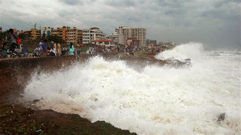 17 Killed by Cyclone in India