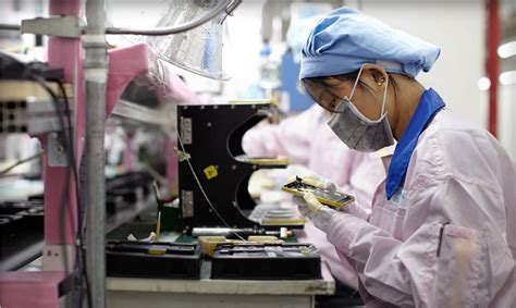 Foxconn Hiring More Workers to Help with Strong Demand for iPhone 6 and 6 Plus - MacRumors