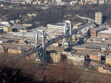 Ponte Morandi suspension bridge collapses in Genoa during storm ...