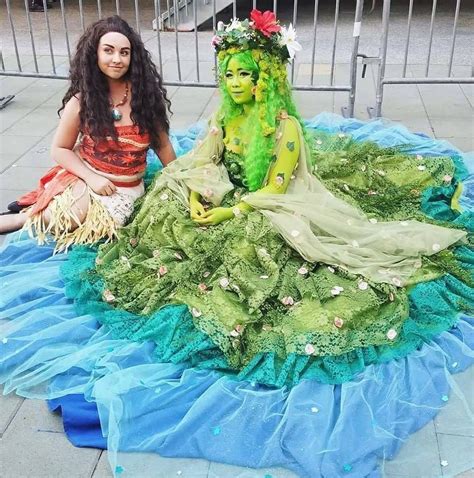 Moana and Te Fiti cosplay Creative Costumes, Cool Costumes, Woman ...