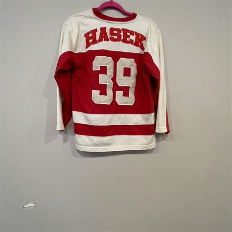 Kids vintage Red Wings jersey Size medium... - Depop