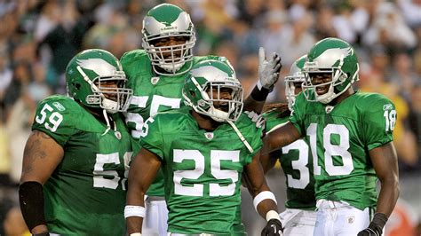 Eagles Apply To NFL To Bring Throwback Kelly Green Helmets Back - Daily Snark