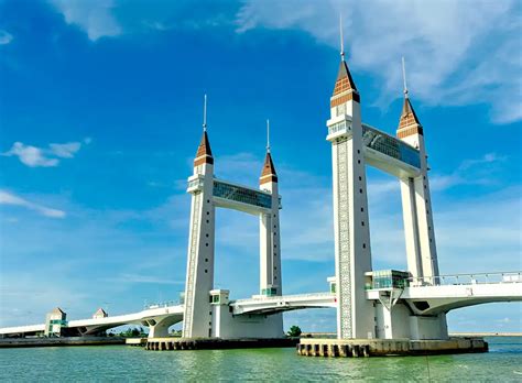 Unforgettable 9 Nights 10 Days Penang Cruise Tour Package - Myholidays.com